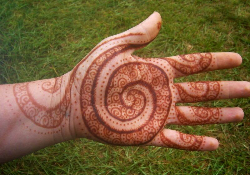 spiral henna hand design